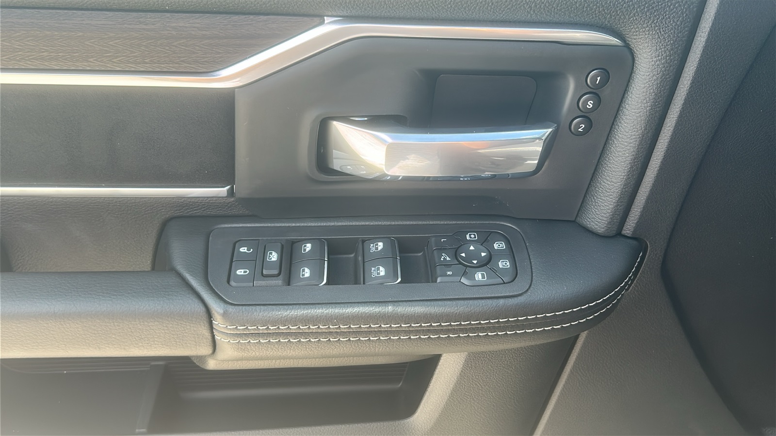 2025 Ram 2500 Laramie photo 14