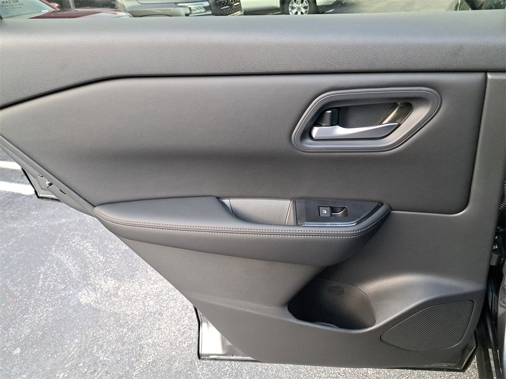 2026 Nissan Rogue SV photo 14