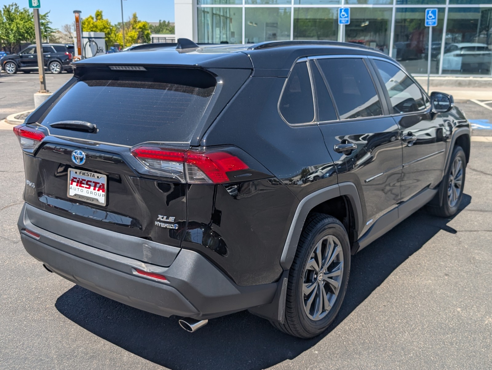 Used 2022 Midnight Black Metallic Toyota Hybrid XLE Premium image 4