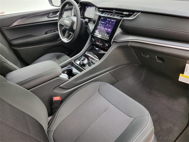 2025 Jeep Grand Cherokee Laredo X photo 16