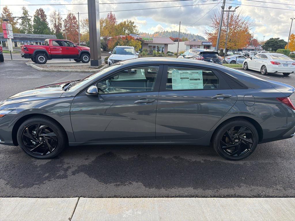 2026 Hyundai Elantra Hybrid SEL Sport photo 2