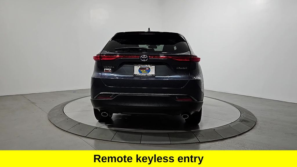 2022 Toyota Venza LE photo 4