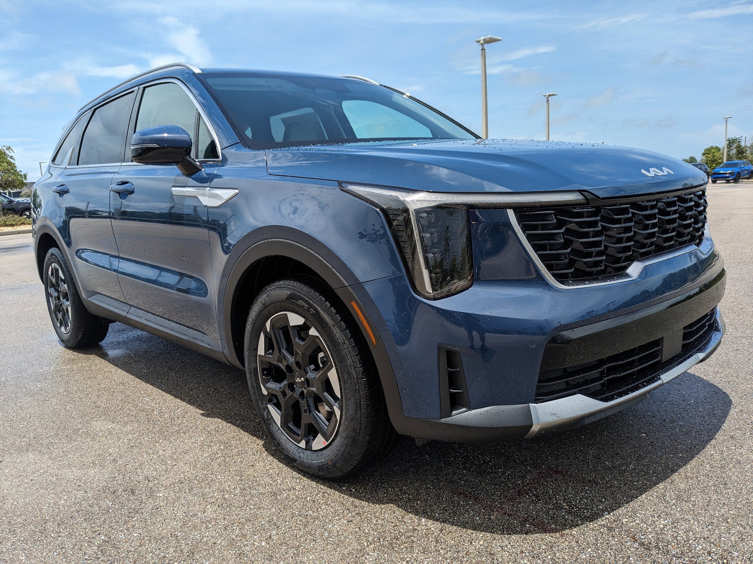 2025 Kia Sorento S photo 2