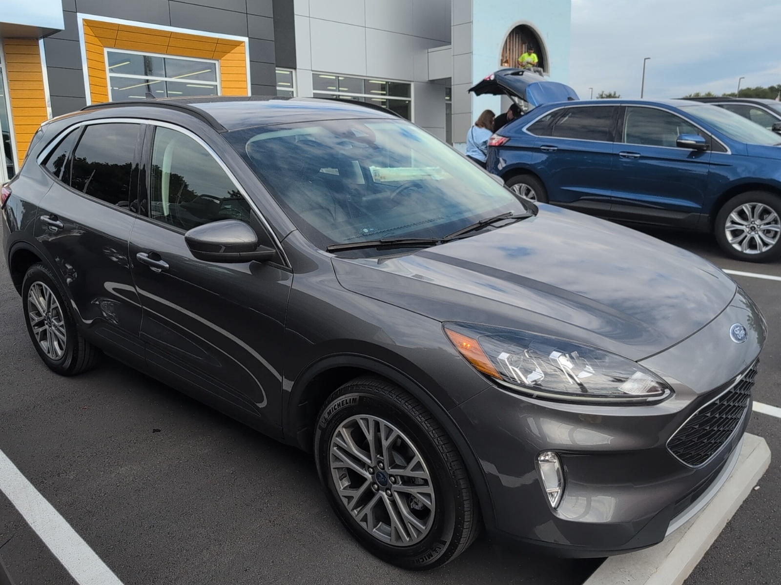 2022 Ford Escape SEL photo 3