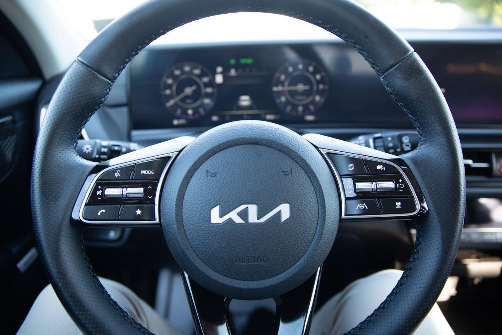 2025 Kia Seltos SX photo 11