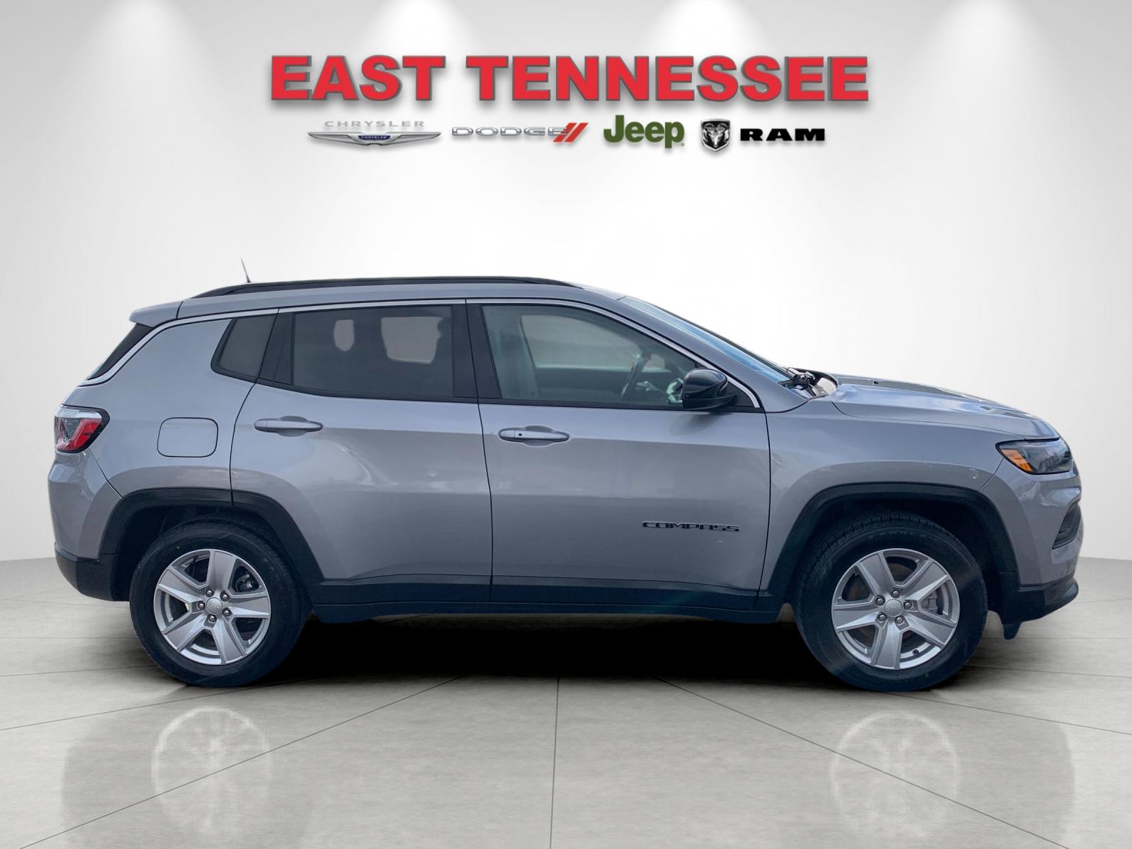 2022 Jeep Compass Latitude photo 2