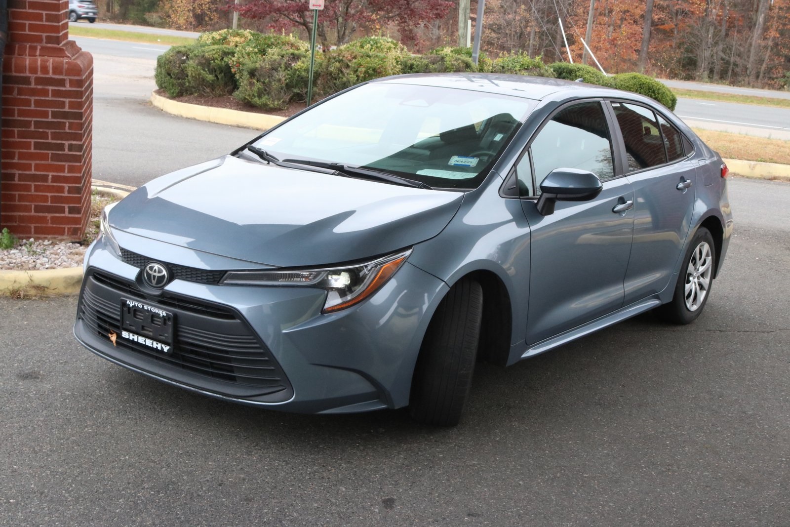 2023 Toyota Corolla LE photo 3