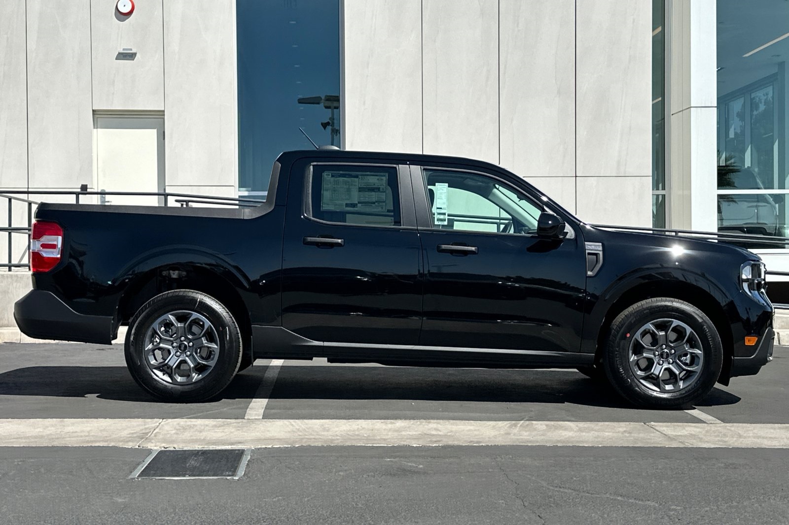 2025 Ford Maverick XLT photo 2