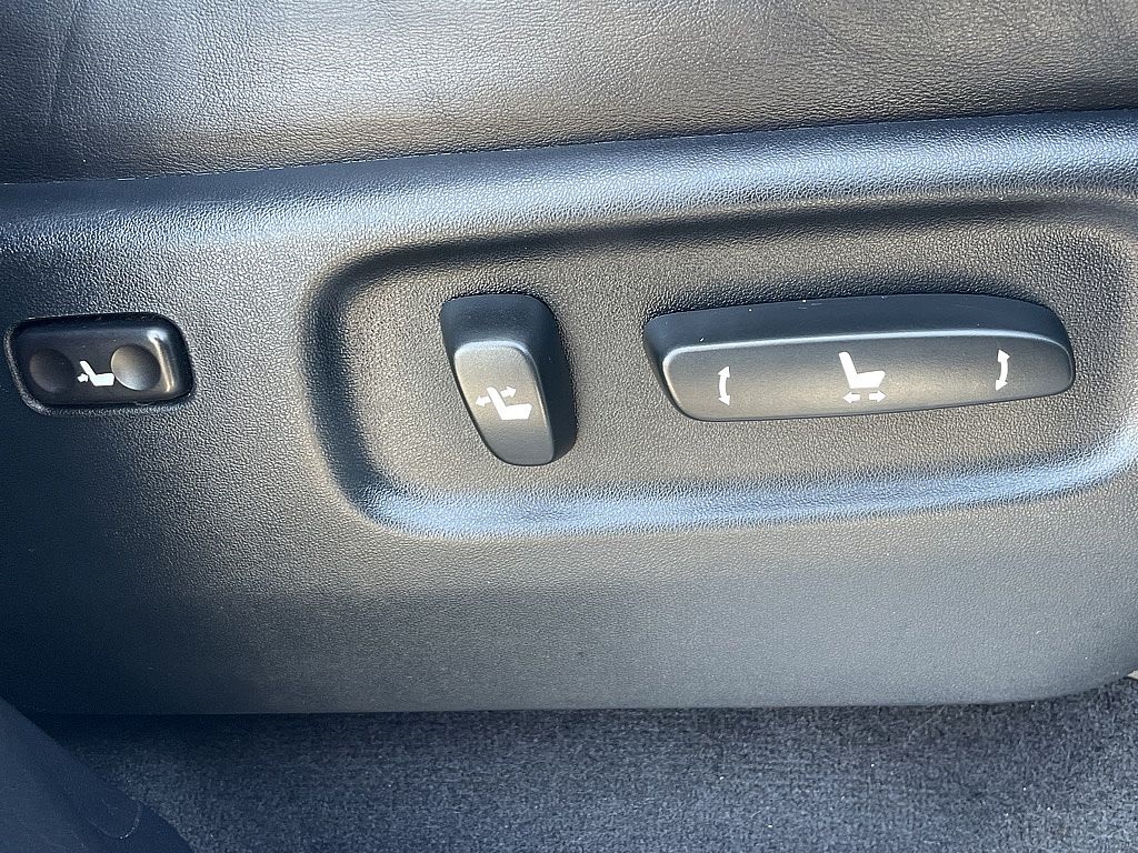 2019 Lexus LX 570 photo 32