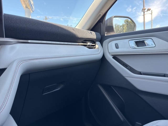 2025 Ford Explorer photo 37