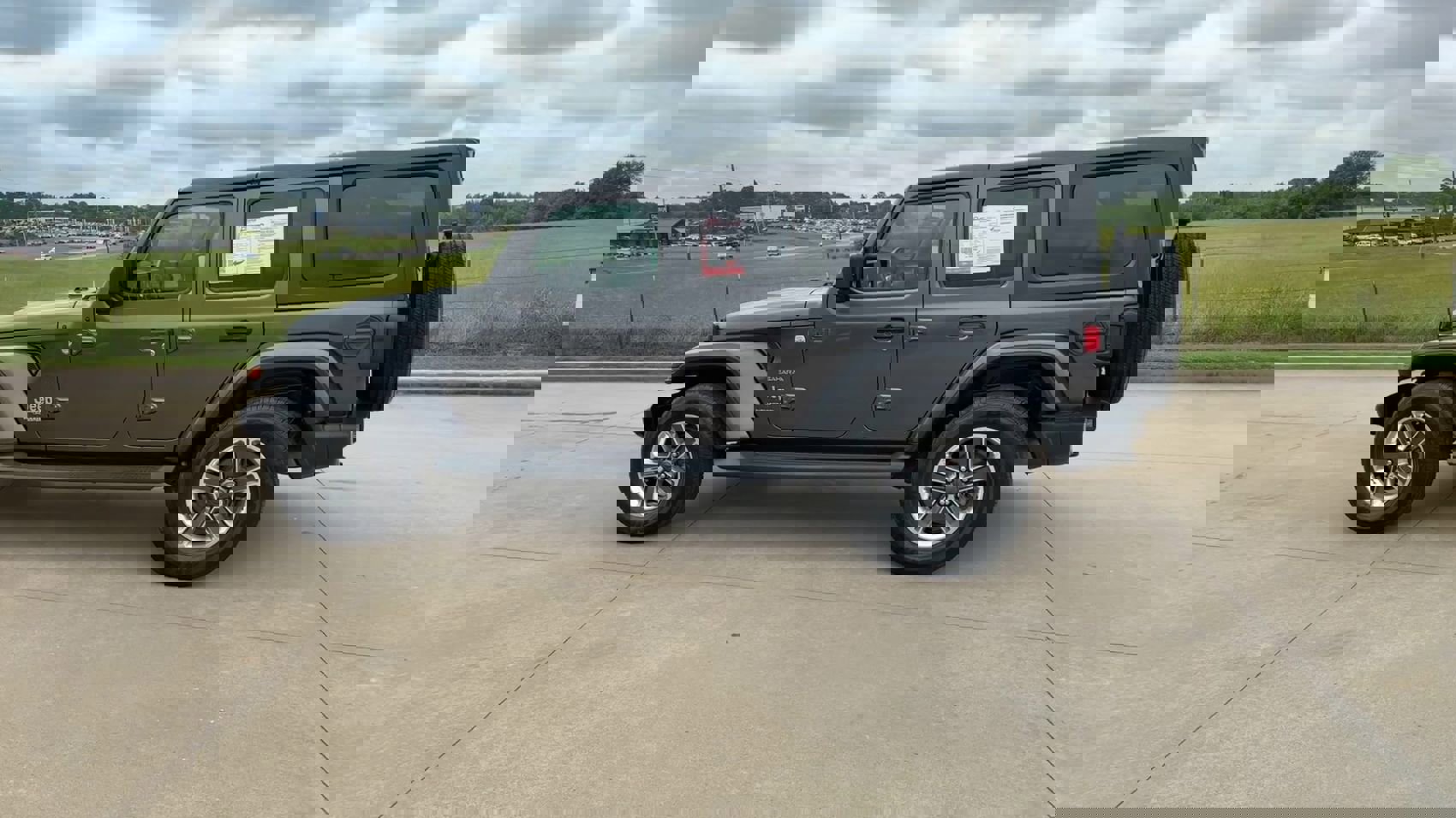 2020 Jeep Wrangler Unlimited Sahara photo 5
