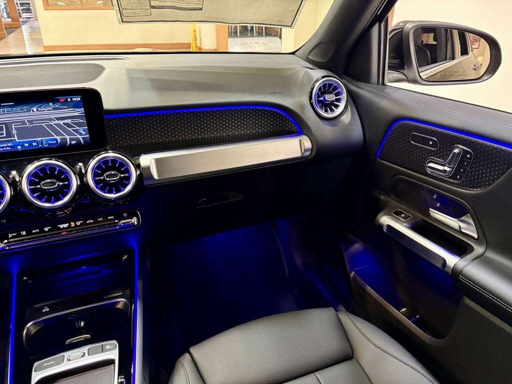 2025 Mercedes Benz GLB 250 photo 10