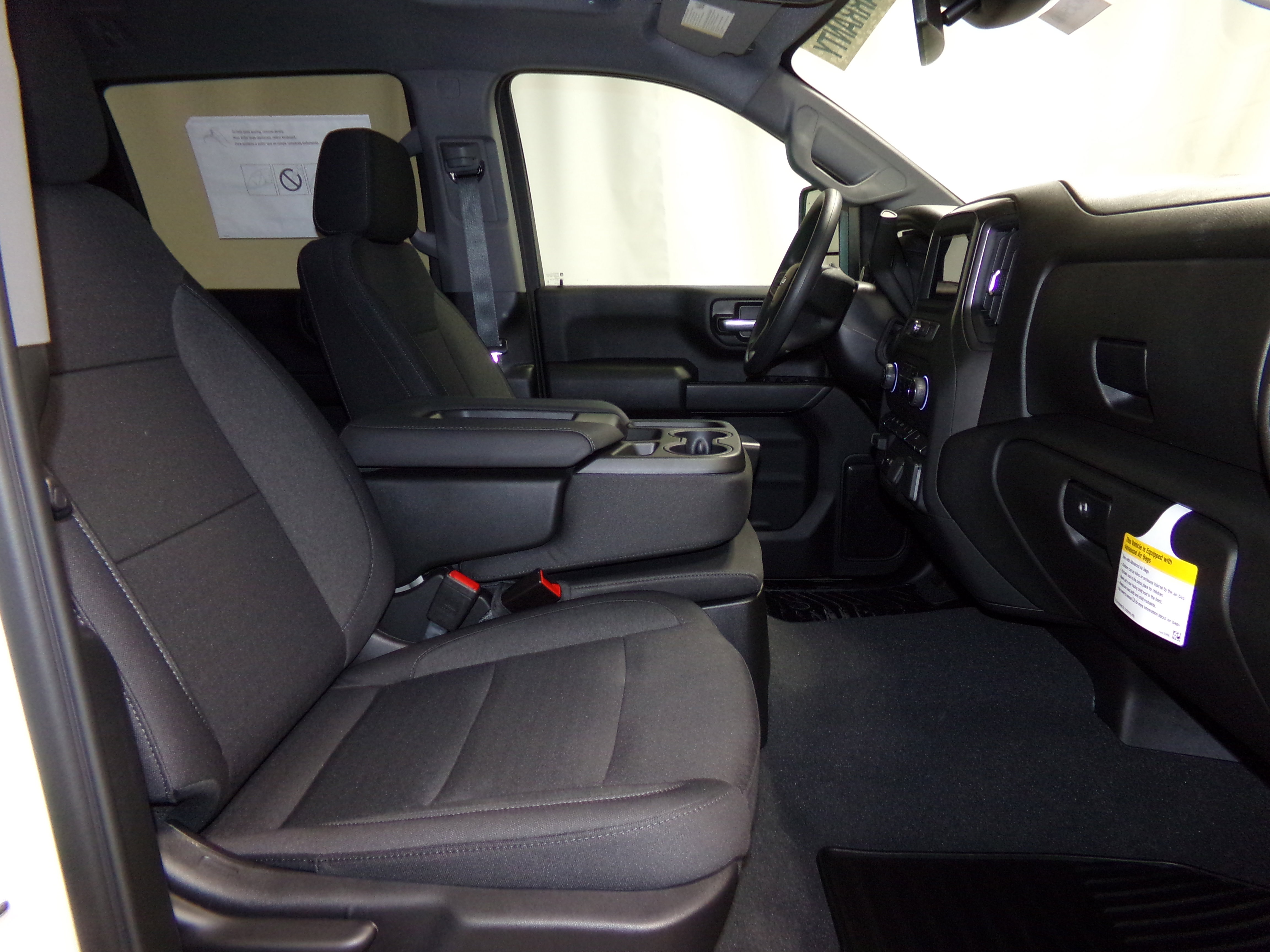 2025 Chevrolet Silverado 2500HD Custom photo 3