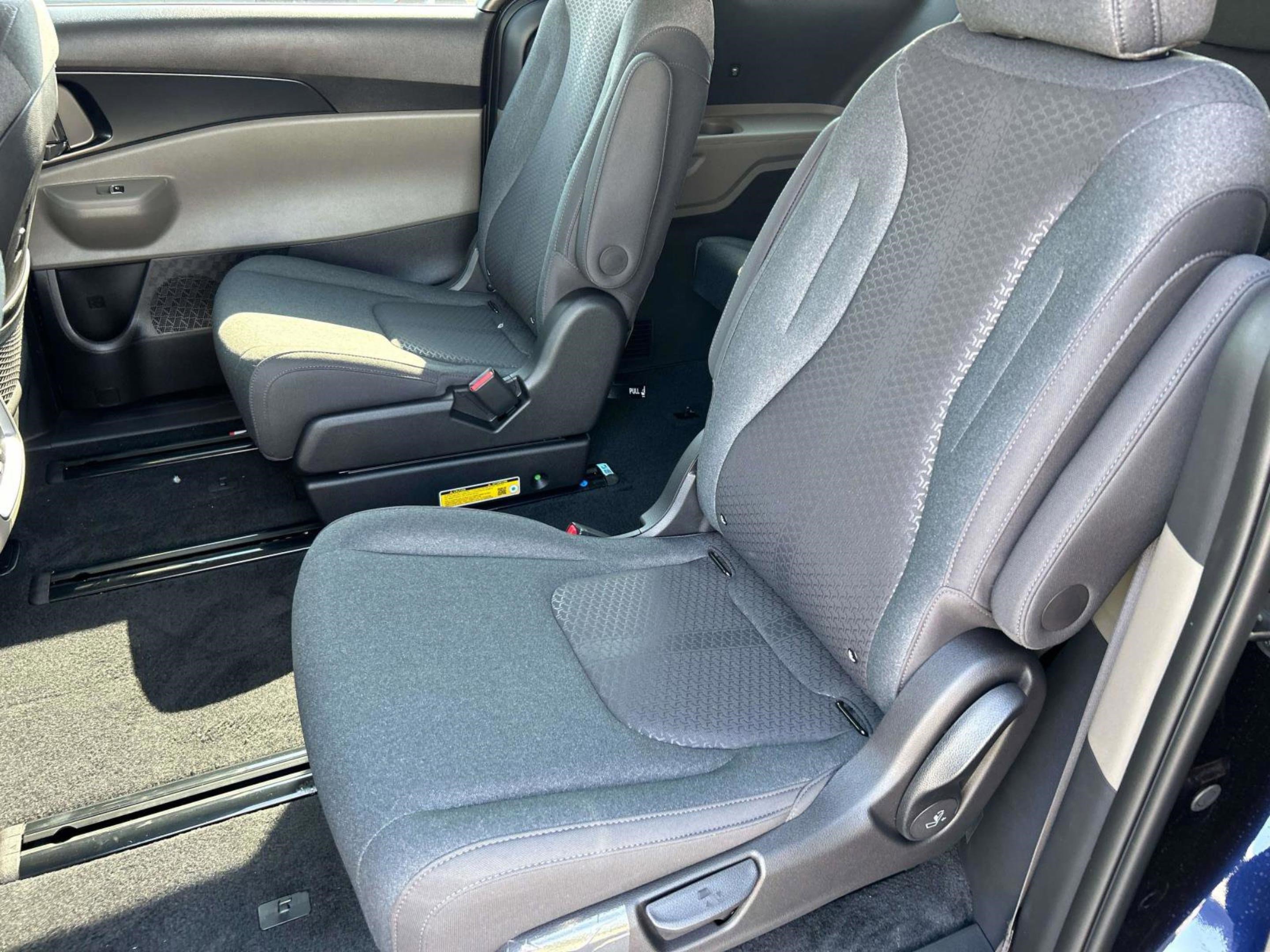 2026 Kia Carnival LX photo 16