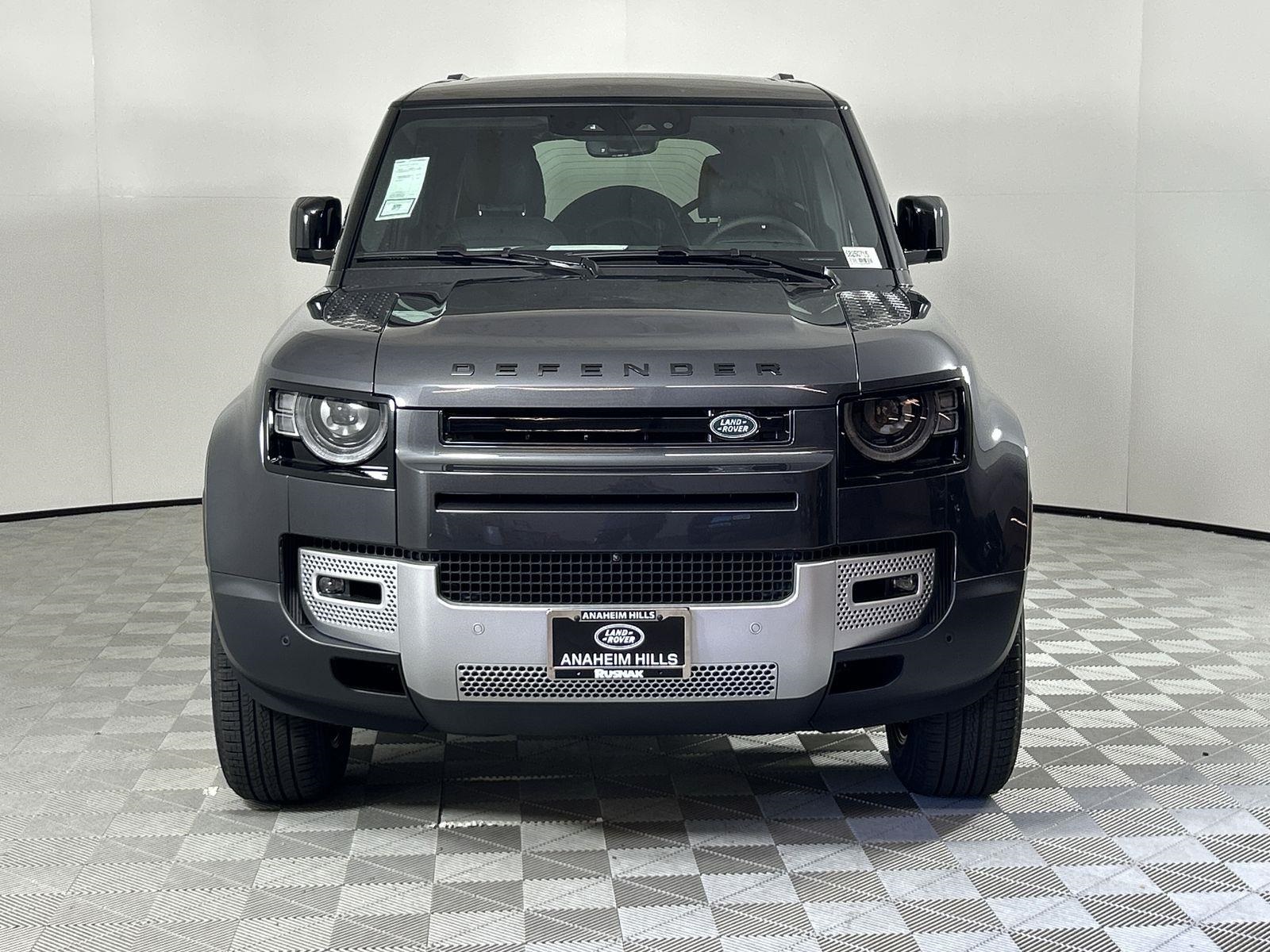 2025 Land Rover Defender 130 S photo 8