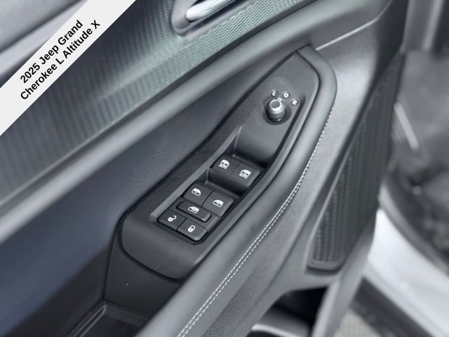 2025 Jeep Grand Cherokee Altitude X photo 15
