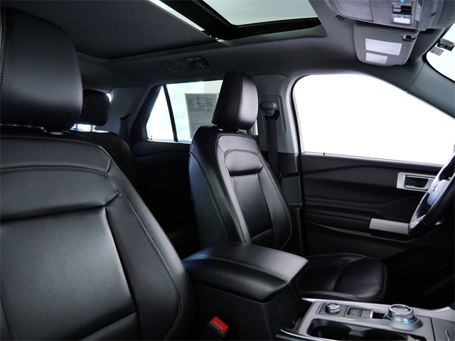 2023 Ford Explorer XLT photo 10
