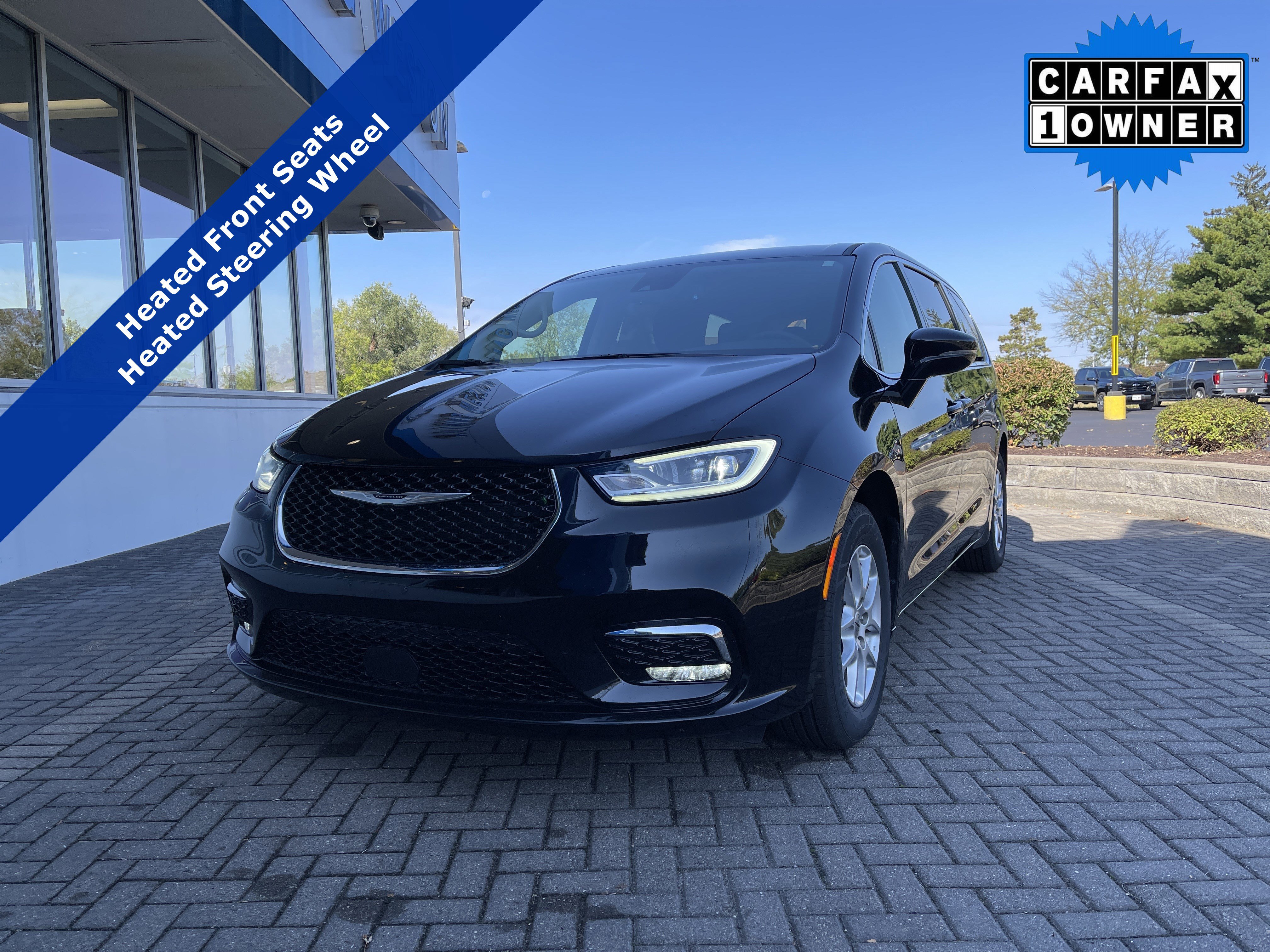 2024 Chrysler Pacifica Touring L's photo