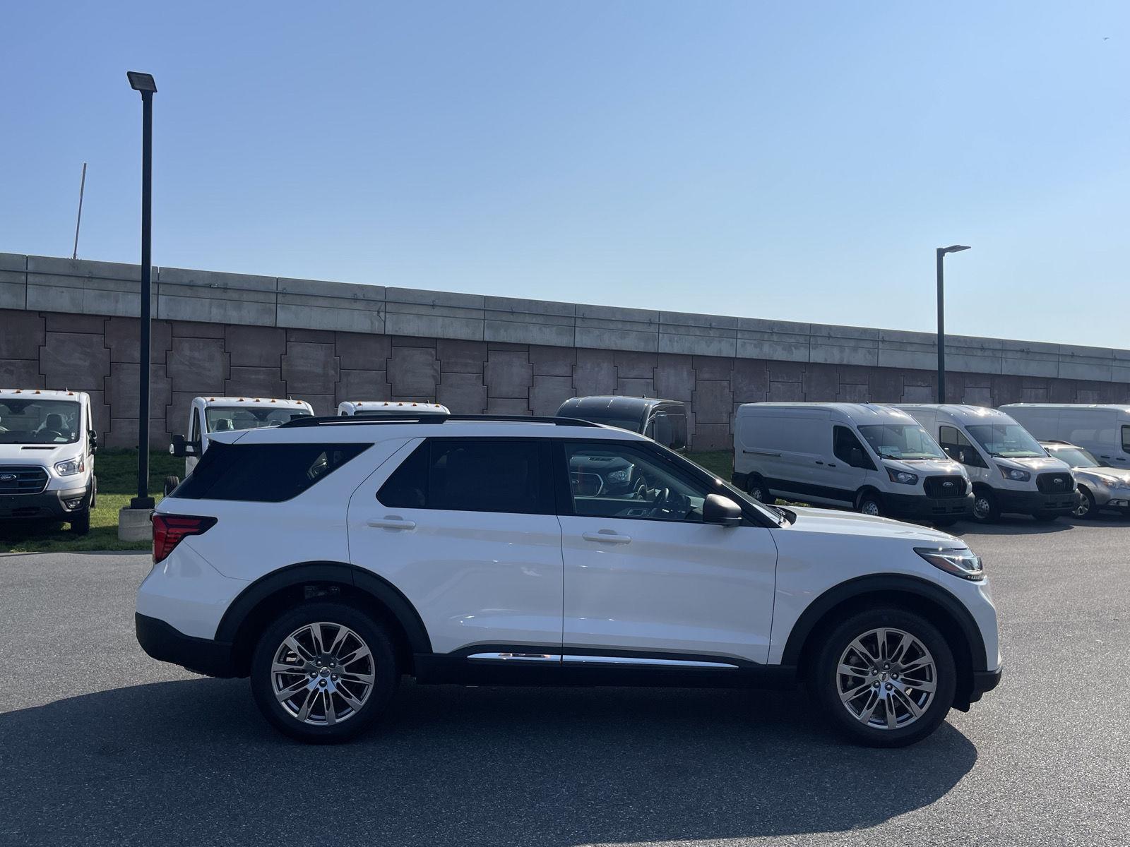 2025 Ford Explorer photo 11