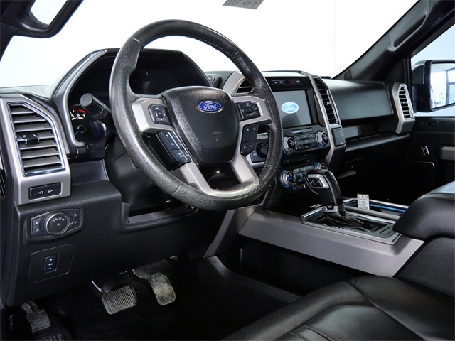 2016 Ford F-150 Platinum photo 16