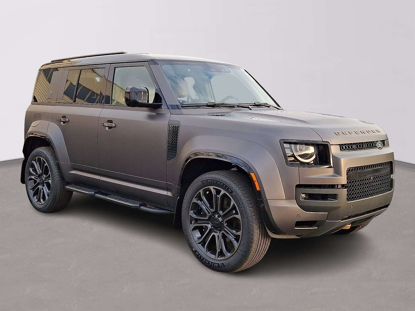 2026 Land Rover Defender 110 photo 2