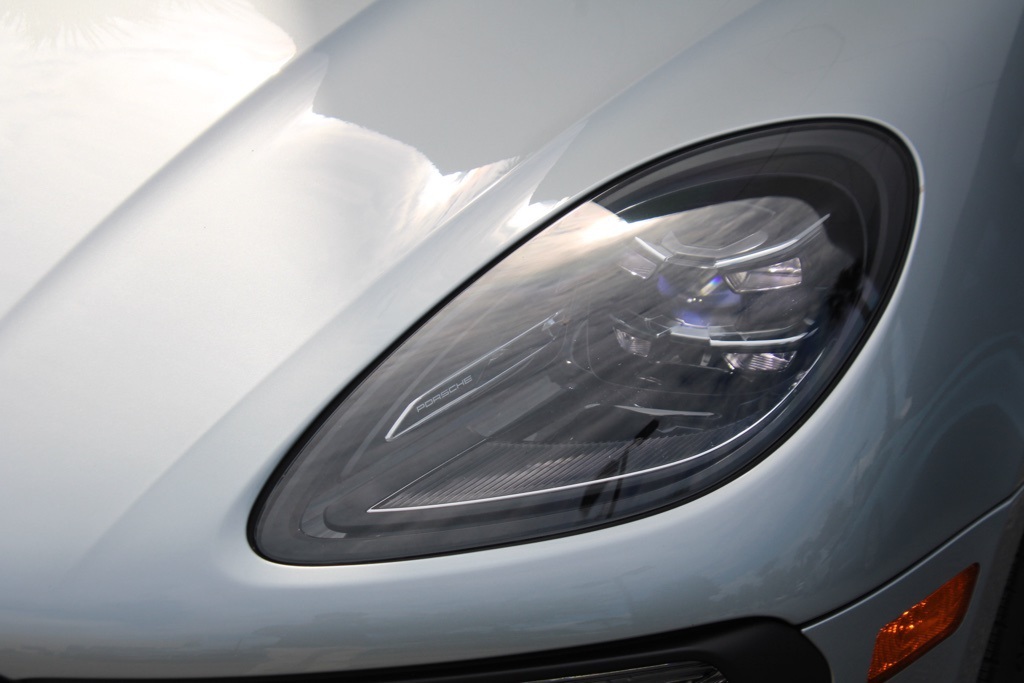 2024 Porsche Macan Base photo 11