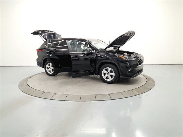 2023 Toyota Highlander L photo 13