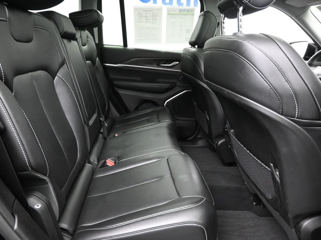 2023 Jeep Cherokee 4xe Base photo 4