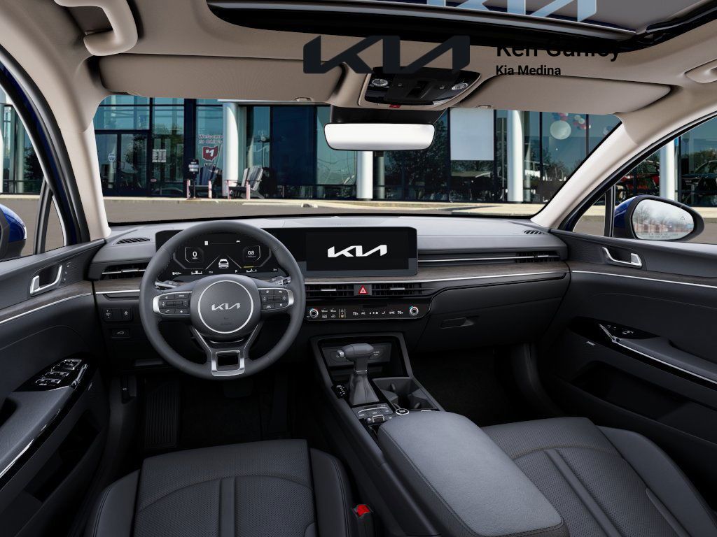 2025 Kia K5 EX photo 12