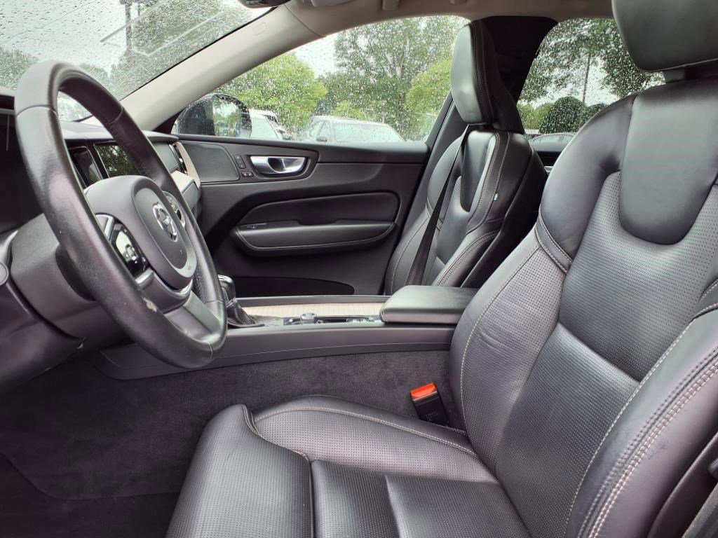 2021 Volvo XC60 T5 Inscription photo 2