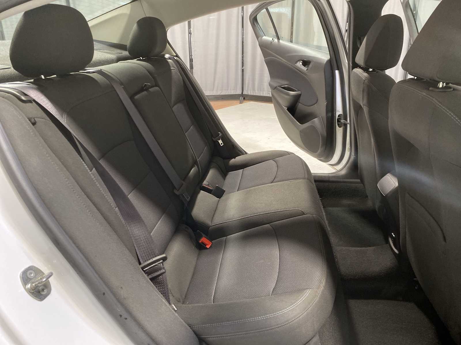 2017 Chevrolet Cruze LT photo 13