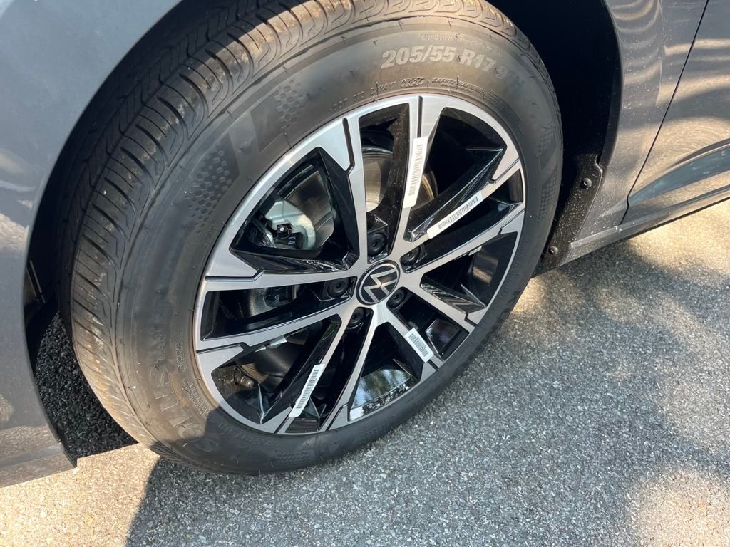 2025 Volkswagen Jetta 1.5T Sport photo 2