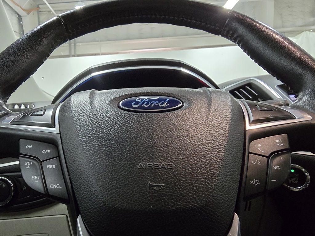 2015 Ford Edge Titanium photo 22
