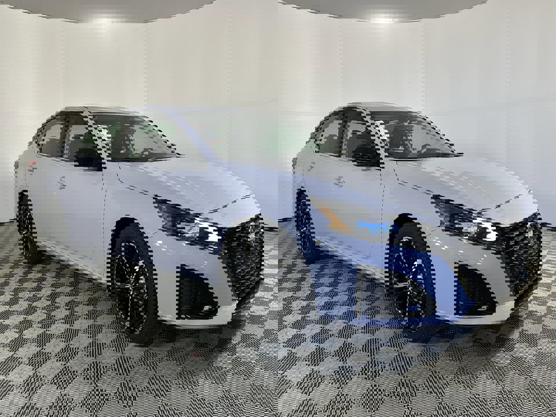 2025 Nissan Altima SR photo 2