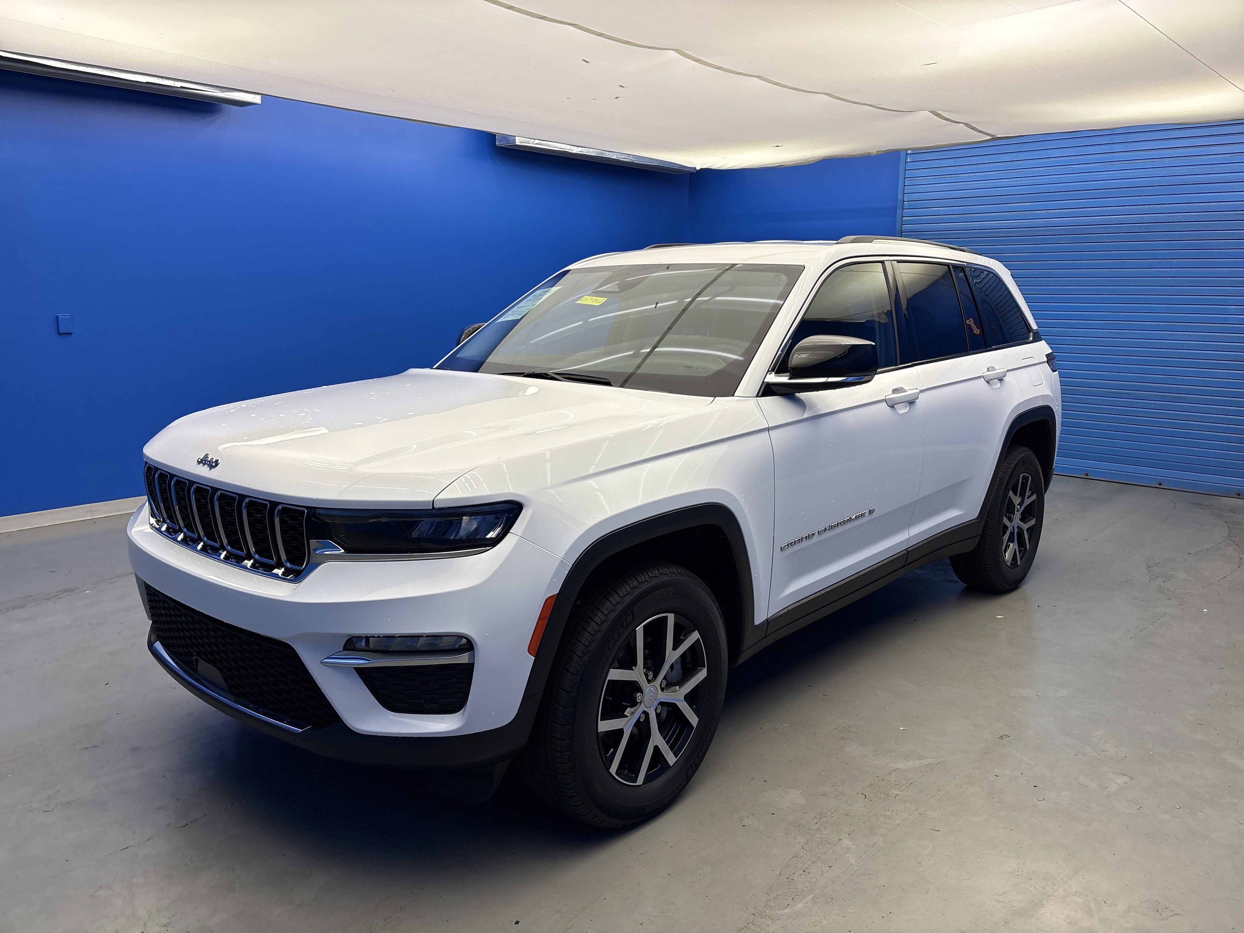 2023 Jeep Grand Cherokee Limited photo 2