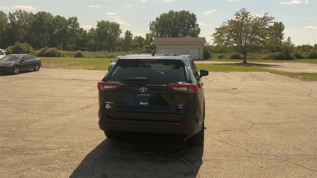 2022 Toyota RAV4 LE photo 7