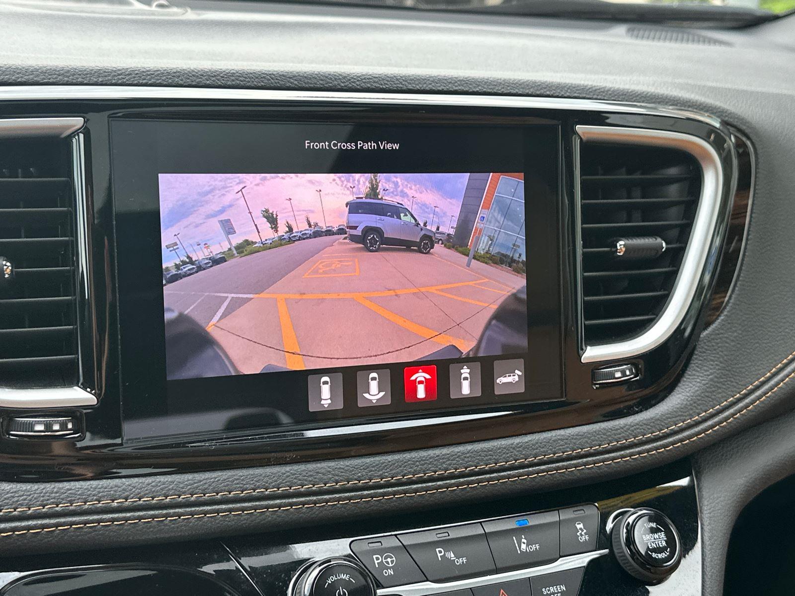 2023 Chrysler Pacifica Hybrid Pinnacle photo 23