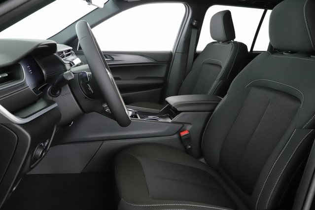 2025 Jeep Grand Cherokee Laredo X photo 16