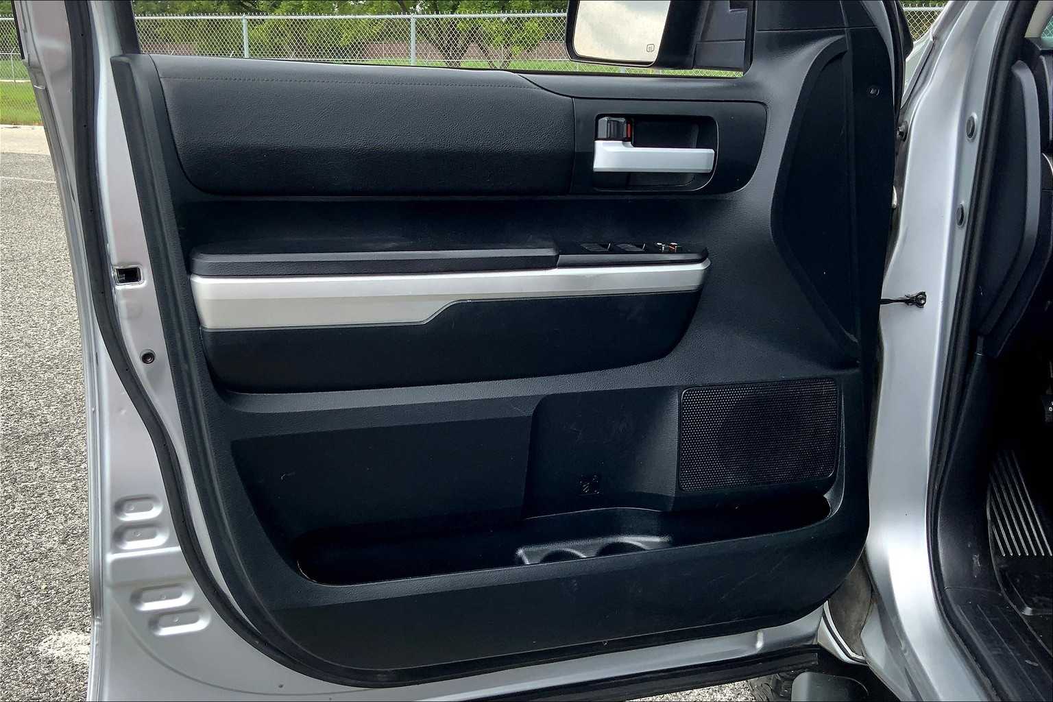 2017 Toyota Tundra SR5 photo 20