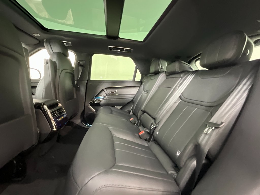 2025 Land Rover Range Rover Sport SE photo 4