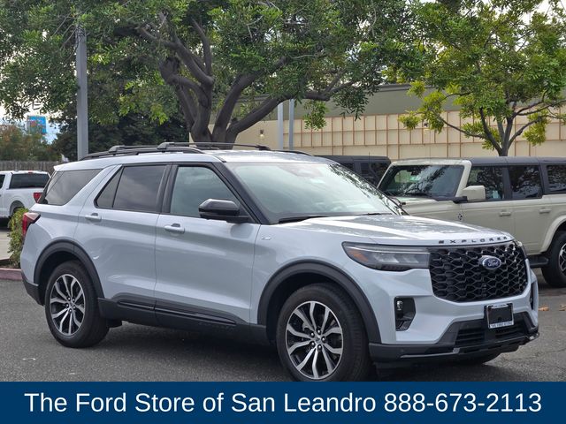 2026 Ford Explorer ST-Line photo 2