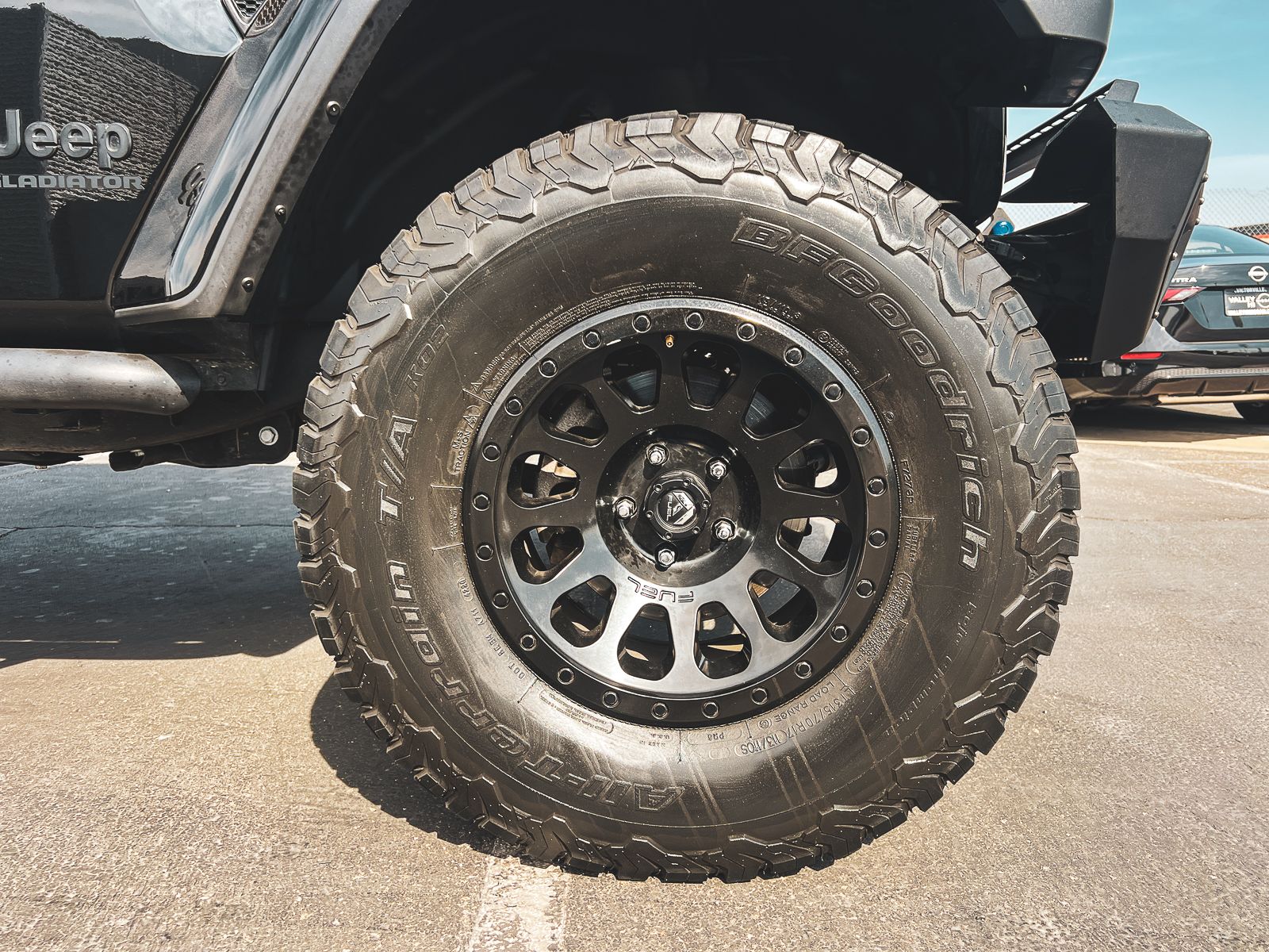 2021 Jeep Gladiator Willys photo 2