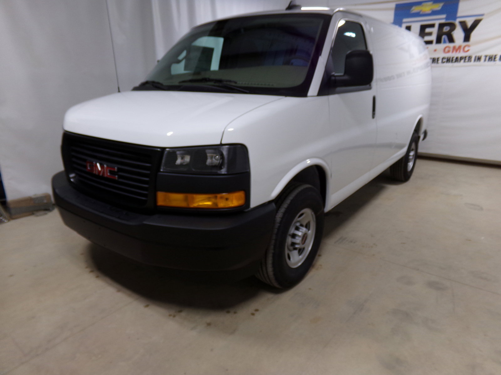 2025 Gmc Savana Cargo 2500 photo 3