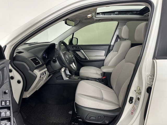 2017 Subaru Forester 2.5i Premium photo 2