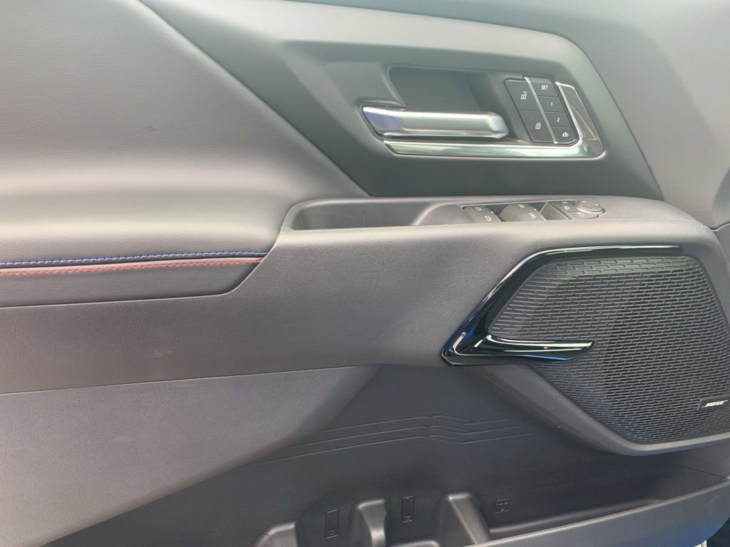 2025 Chevrolet Silverado EV RST photo 10