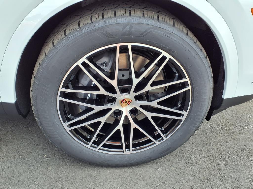 2026 Porsche Cayenne Coupe photo 32