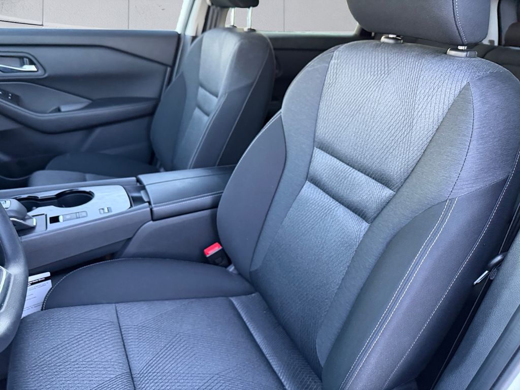 2024 Nissan Rogue SV photo 6