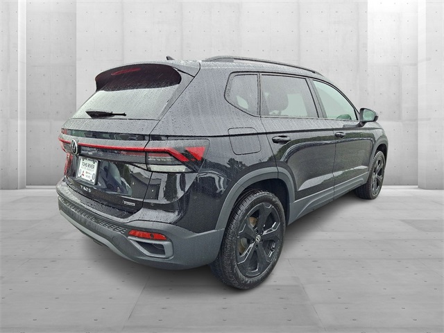 2025 Volkswagen Taos SE photo 3