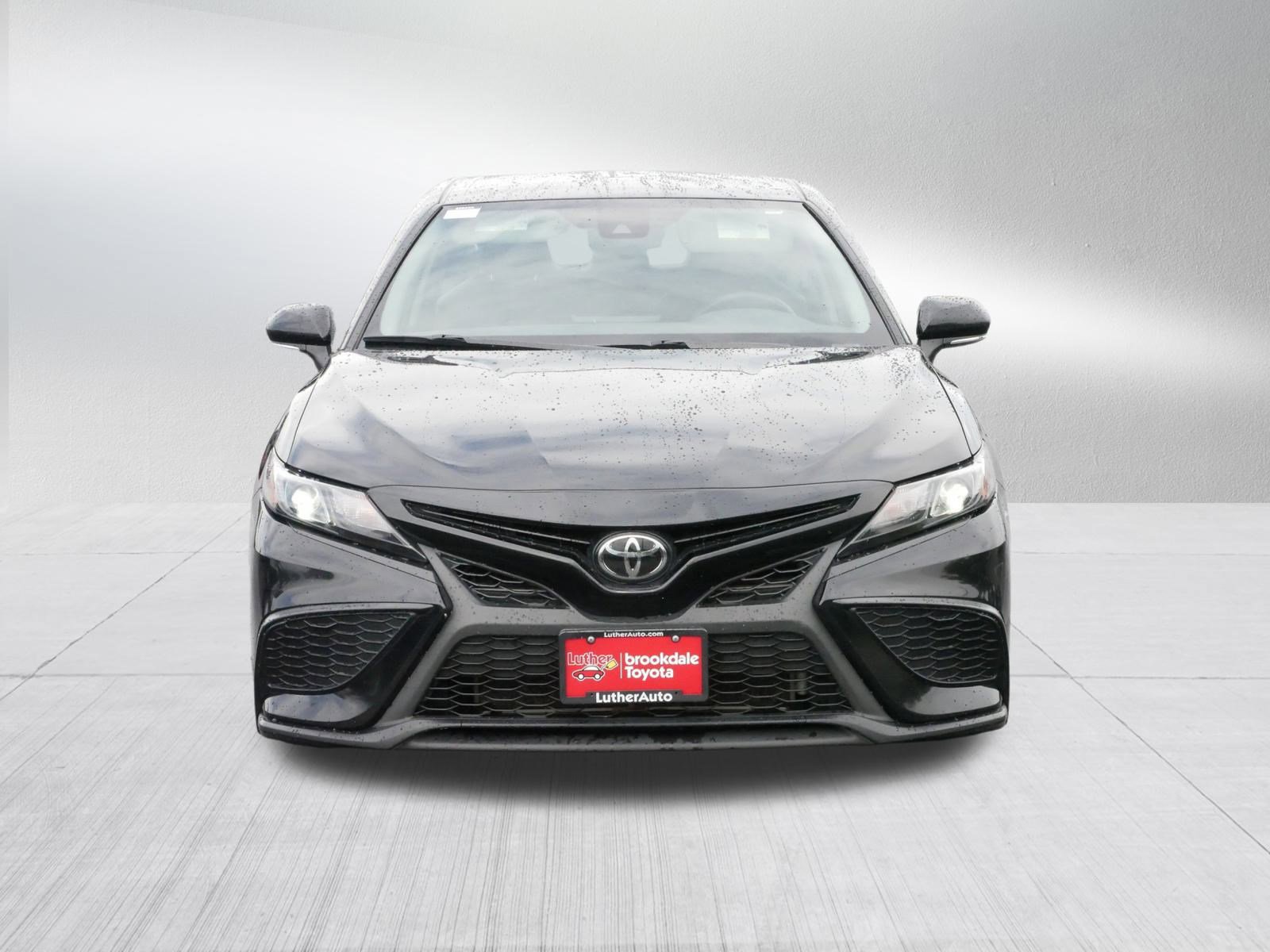 Certified 2022 Toyota Camry SE with VIN 4T1G11AK1NU693836 for sale in Brooklyn Center, Minnesota