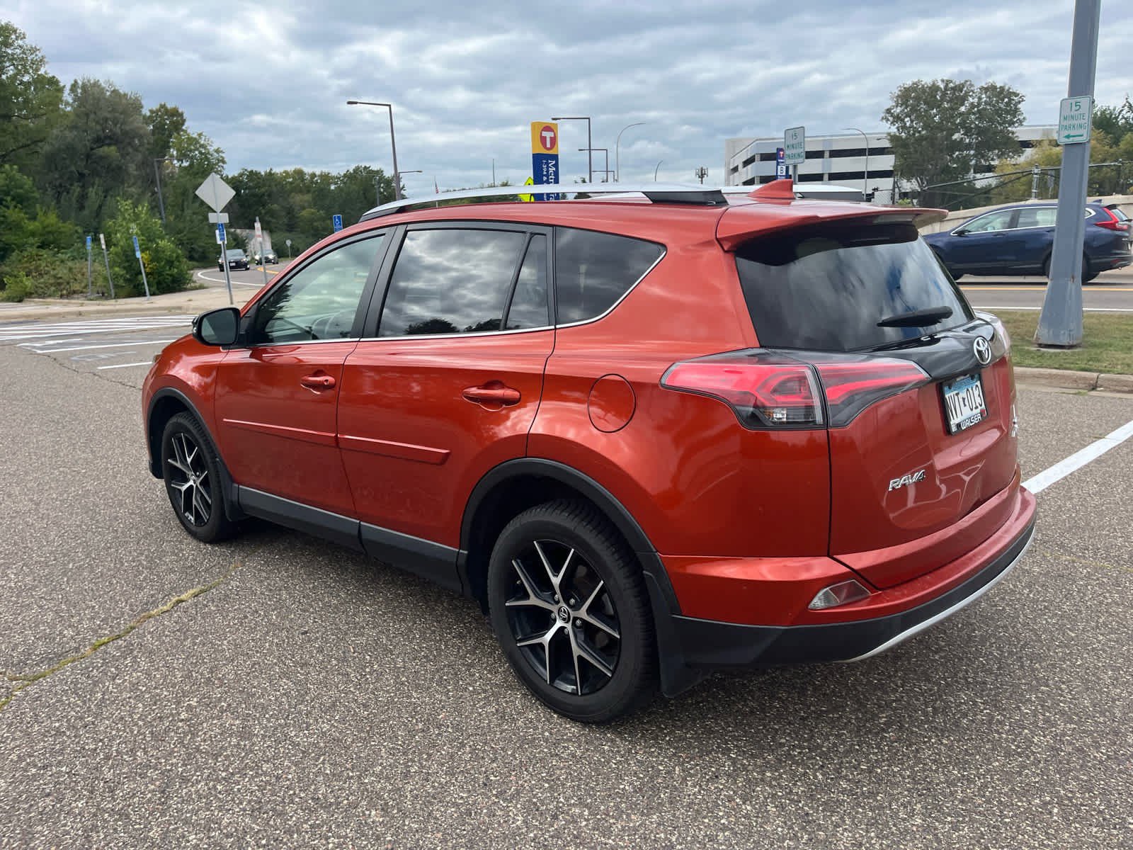 2016 Toyota RAV4 SE photo 3